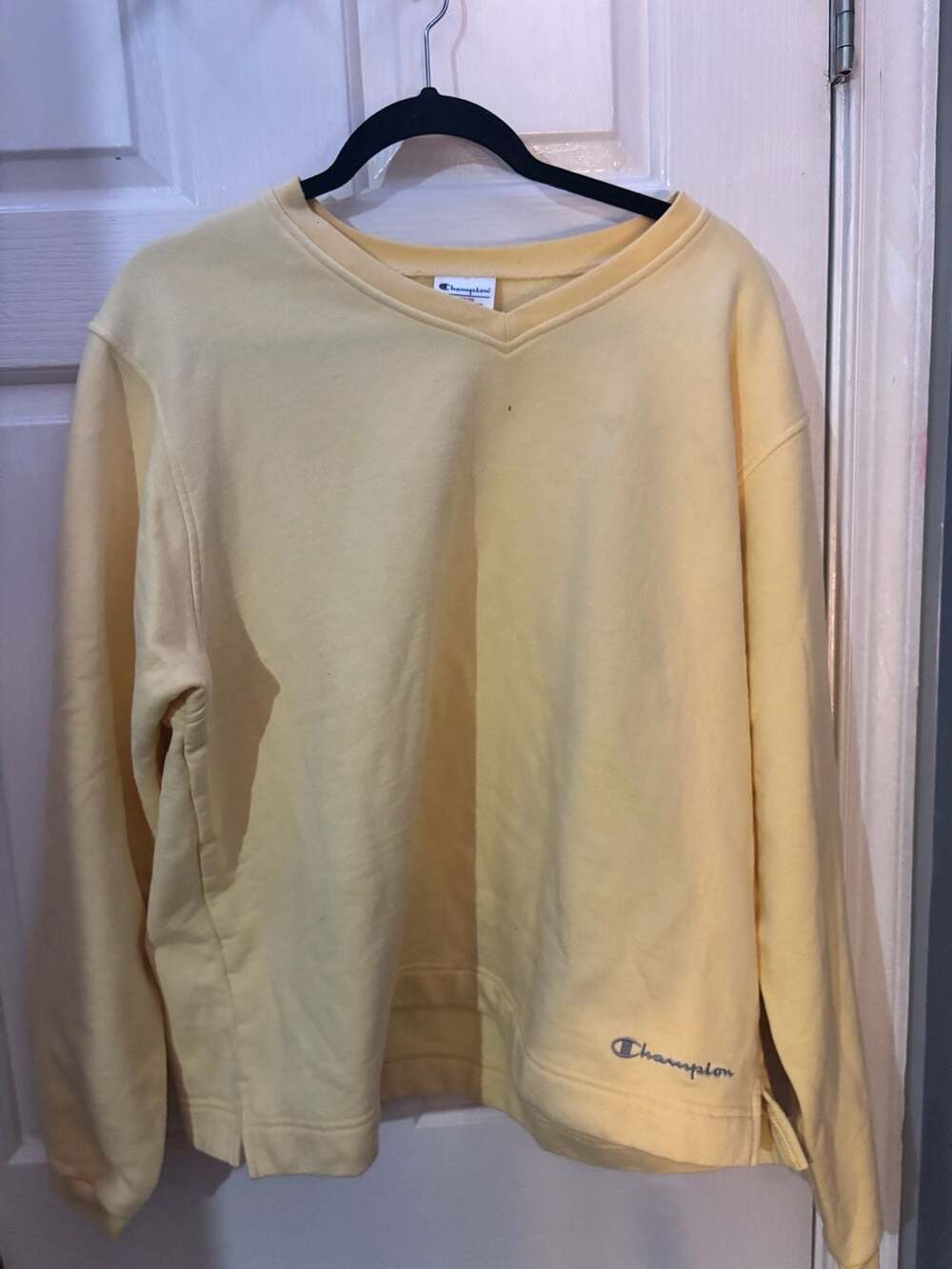 Champion V-Neck Yellow Sweatshirt XL